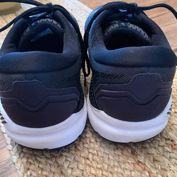 Men’s Brooks Addiction 15 GTS. Size 12 4E - Picture 4 of 11